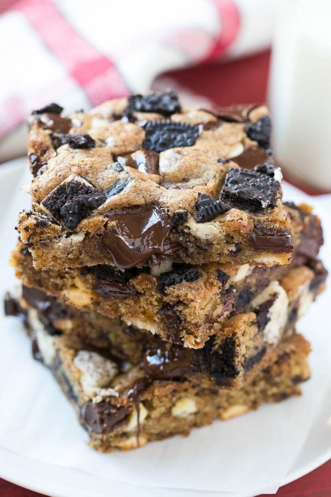 Cookies and Cream Bars Recipe | Oreo Bars | Blondie Recipe #chocolate #oreo #blondies #baking #cookies #sadud A stack of Oreo bars filled with Oreo cookies and chocolate chunks.