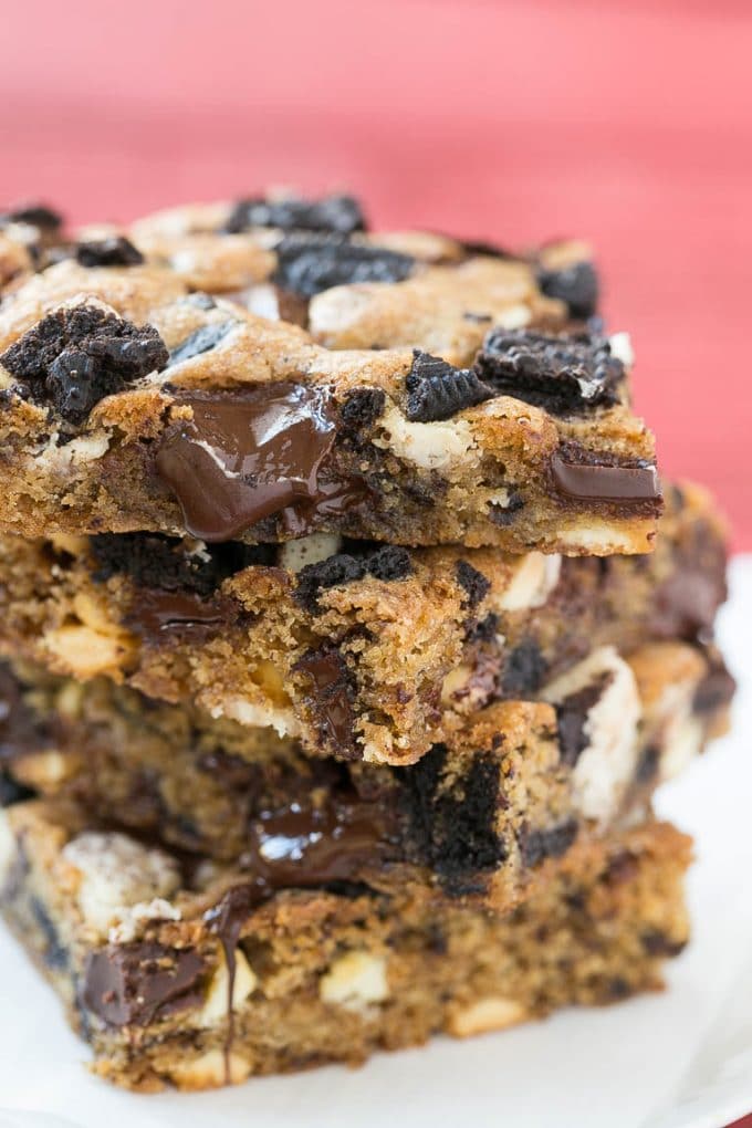 Cookies and Cream Bars Recipe | Oreo Bars | Blondie Recipe #chocolate #oreo #blondies #baking #cookies #sadud A stack of blondies filled with chocolate chunks and chopped cookies.
