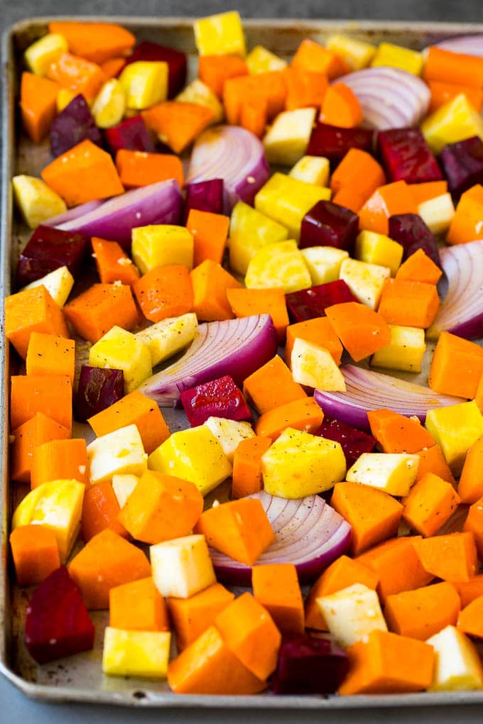 Roasted Root Vegetables Recipe | Roasted Sweet Potatoes | Roasted Beets | Roasted Carrots #carrots #beets #vegetables #sweetpotatoes #fall #parsnips #sidedish #sadud #cleaneating #healthy A mixture of root vegetables tossed with olive oil and garlic.