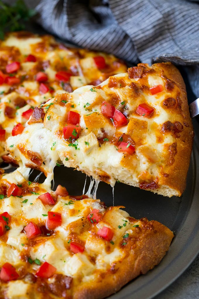Chicken Alfredo Pizza Recipe #pizza #chicken #bacon #dinner #sadud A slice of chicken Alfredo pizza with bacon and fresh tomatoes.