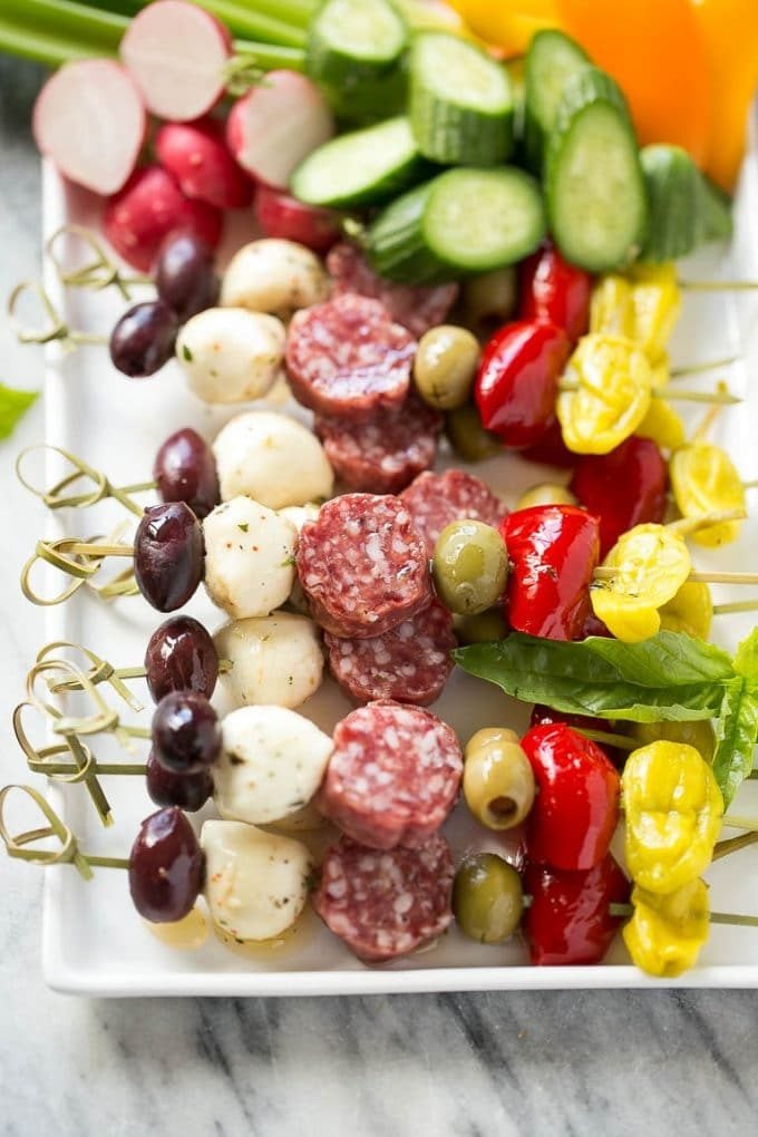 Antipasto Skewers Recipe | Easy Antipasto | Best Antipasto #antipasto #skewers #appetizer #sadud A tray of antipasto kabobs with meat, olives and vegetables.