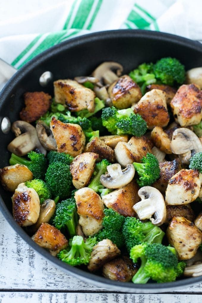 Chicken and Broccoli Stir Fry Recipe | Chicken Stir Fry | Healthy Chicken Recipe | Chicken and Broccoli | Chinese Food #chicken #broccoli #stirfry #healthy #cleaneating #dinner #sadud Sauteed chicken pieces, broccoli florets and mushrooms in a pan.