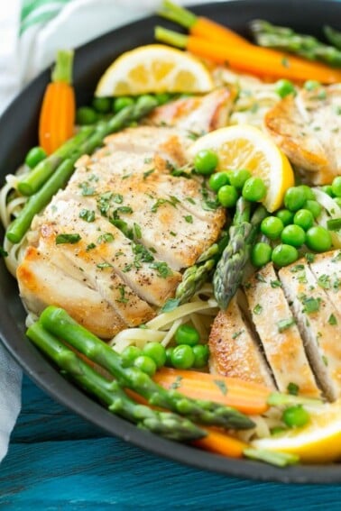 This recipe for chicken primavera is seared chicken breasts served atop a lemon butter pasta with plenty of fresh vegetables. A spring time dinner that's fit for any occasion! FosterFarmsOrganic AD