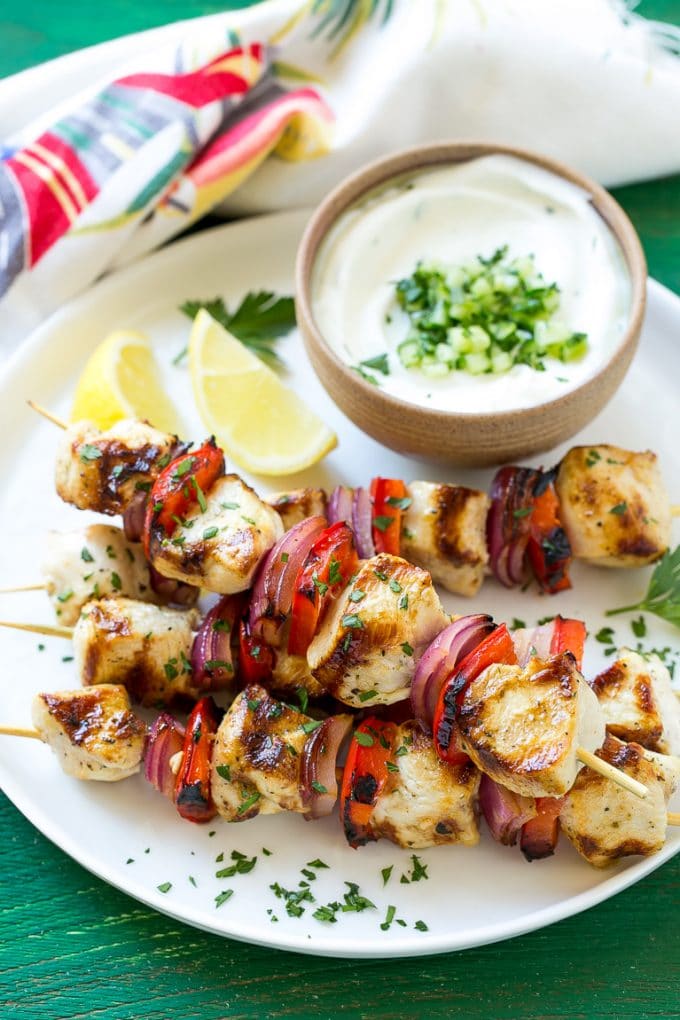 Greek Chicken Kabobs | Grilled Chicken Kabobs | Healthy Chicken Recipe | Greek Chicken #greekfood #chicken #grilling #grilledchicken #kabobs #dinner #sadud Greek chicken kabobs with vegetables, served with yogurt sauce.