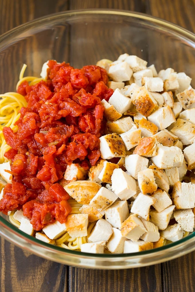 Chicken Spaghetti Recipe | Baked Spaghetti #pasta #spaghetti #chicken #cheese #casserole #dinner #sadud Diced chicken, tomatoes and spaghetti in a bowl.