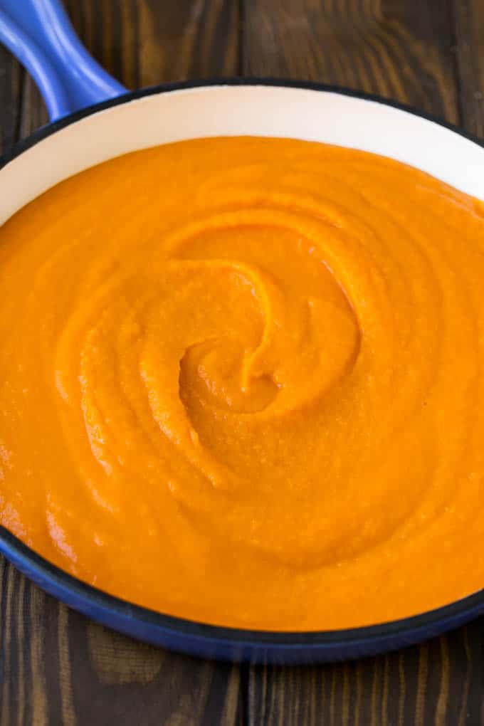 Butternut Squash Pasta Recipe #pasta #squash #bacon #fall #dinner #sadud Creamy butternut squash sauce in a pan.