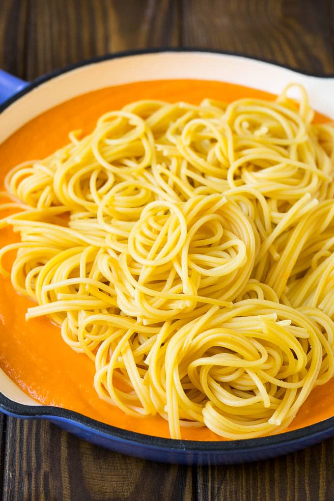 Butternut Squash Pasta Recipe #pasta #squash #bacon #fall #dinner #sadud Spaghetti in a pool of butternut squash sauce.