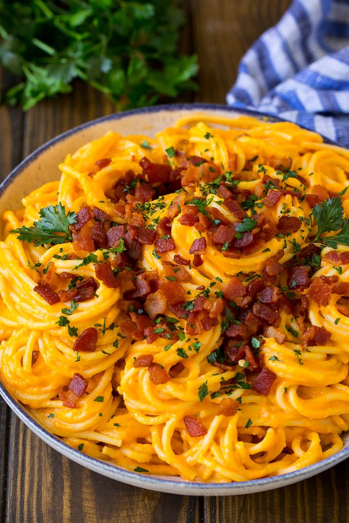 Butternut Squash Pasta Recipe #pasta #squash #bacon #fall #dinner #sadud A bowl of creamy butternut squash pasta topped with bacon.