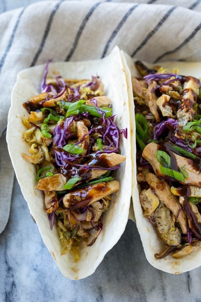 Moo Shu Chicken Recipe | Easy Chicken Recipe | Asian Chicken Recipe | Take Out Recipe | Easy Dinner Recipe #chicken #stirfry #mooshu #dinner #sadud Moo shu chicken inside pancakes with hoisin sauce.