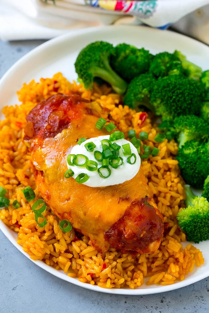 Salsa Chicken Recipe | Baked Chicken | Mexican Chicken #chicken #salsa #mexican #lowcarb #keto #glutenfree #dinner #sadud Salsa chicken served over Mexican rice with broccoli.