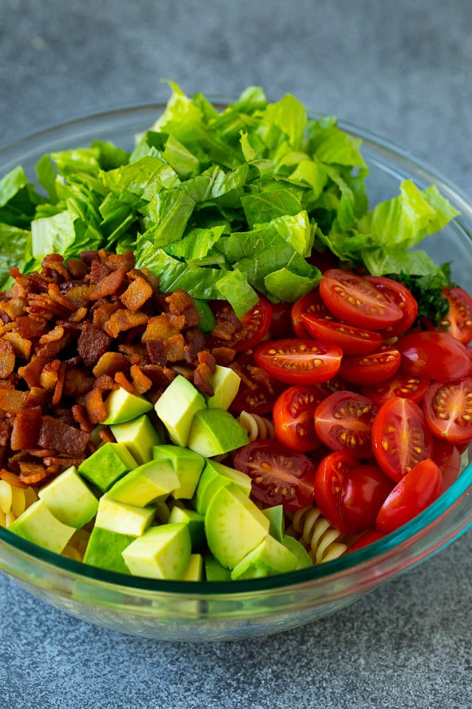 BLT Pasta Salad Recipe | Easy Pasta Salad | Bacon Pasta Salad #salad #pasta #blt #bacon #avocado #dinner #sadud Bacon, lettuce, tomato, pasta and avocado in a bowl.