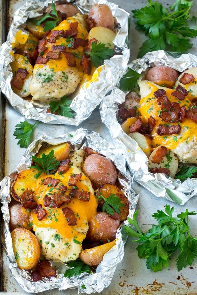 Bacon Ranch Chicken Foil Packets | Chicken in Foil | Foil Packet Recipe | Ranch Chicken #ranchchicken #grilling #chicken #foilpacket #foilpackets #bacon #dinner #sadud Chicken foil packets with potatoes, bacon and parsley.