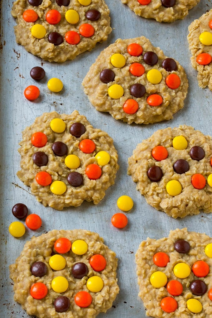 No Bake Peanut Butter Cookies Recipe | No Bake Cookies | Peanut Butter Cookies #peanutbutter #cookies #nobake #nobakecookies #peanutbuttercookies #dessert #sadud A sheet pan full of cookies with candies on top.