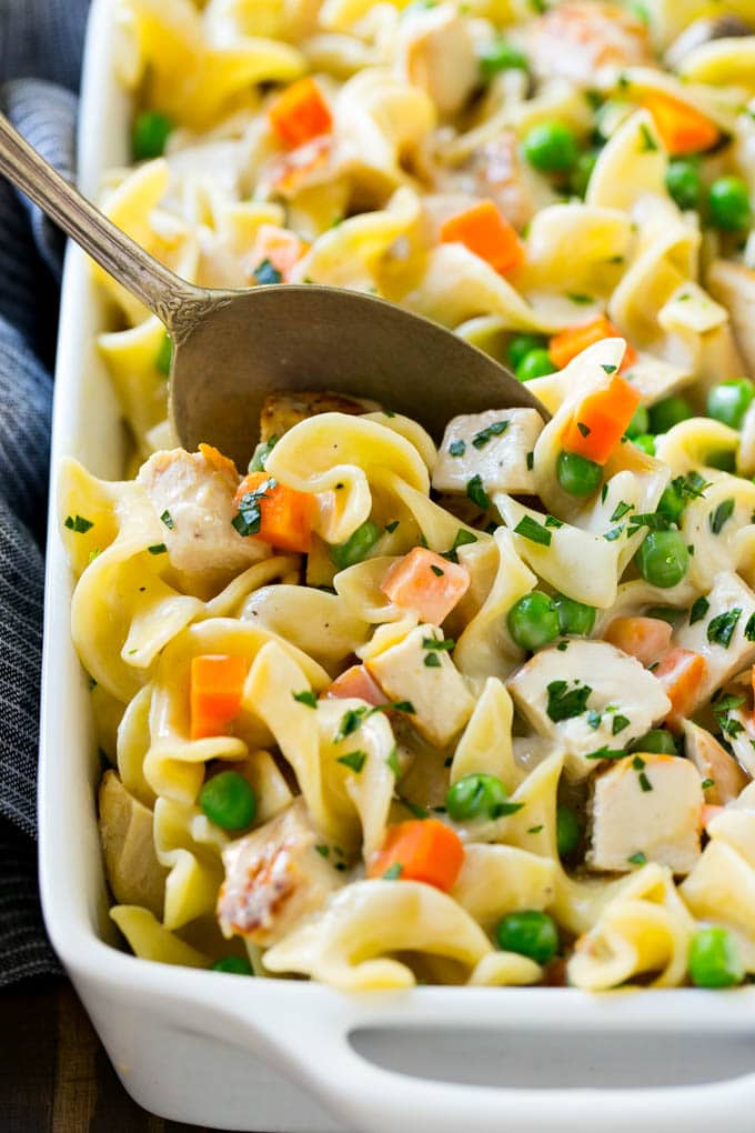 Chicken Noodle Casserole Recipe | Creamy Chicken Casserole | Cream of Chicken Soup Casserole | Noodle Casserole #casserole #chicken #noodles #dinner #pasta #sadud This simple chicken noodle casserole is a complete meal in one pan.