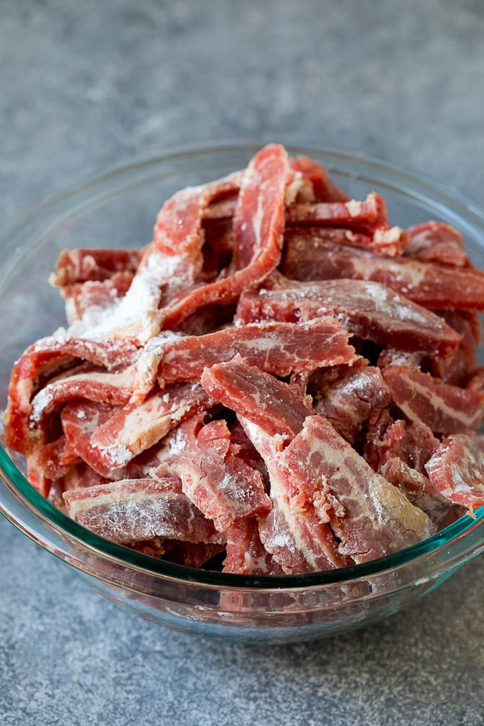 Mongolian Beef Recipe | Asian Beef Recipe | Chinese Beef | Beef Stir Fry #Chinese #Mongolian #Asian #mongolianbeef #beef #sadud #dinner Thinly sliced steak coated in cornstarch.