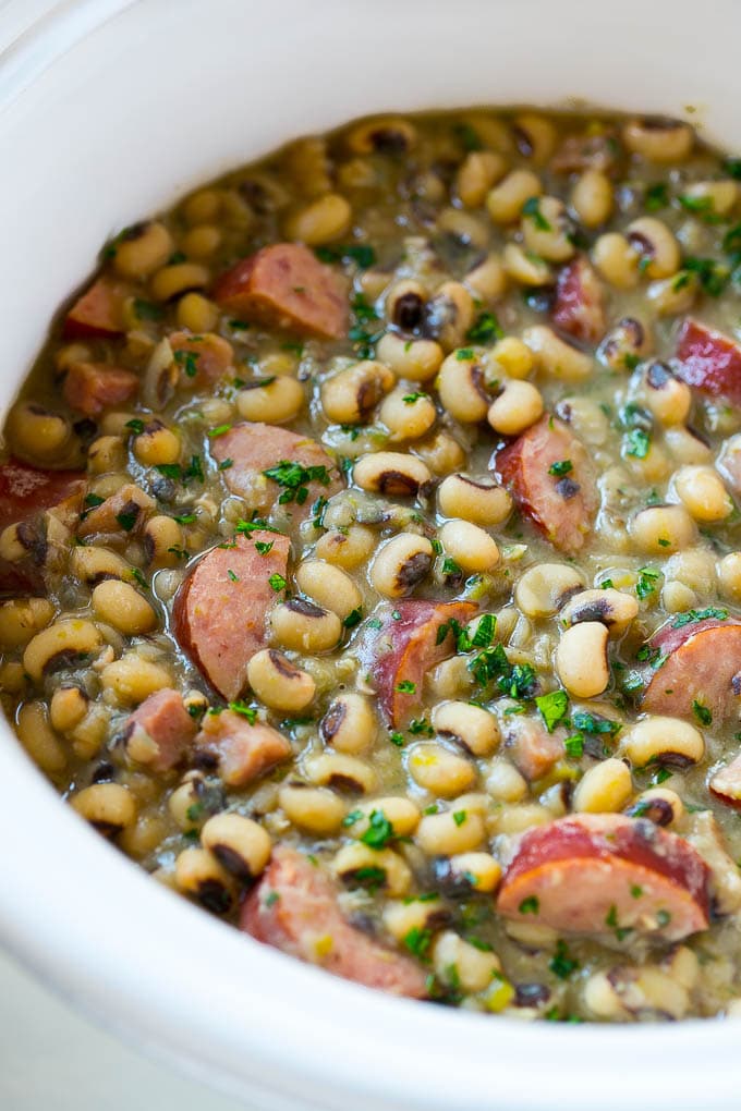 Slow Cooker Black Eyed Peas Recipe | Crock Pot Black Eyed Peas | Southern Black Eyed Peas | Black Eyed Peas with Ham | Black Eyed Peas with Sausage #blackeyedpeas #slowcooker #crockpot #sausage #newyears #dinner #sadud These crock pot black eyed peas with sausage and ham are the perfect meal for new years.