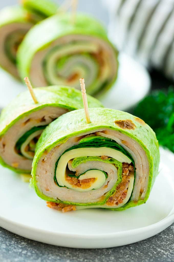 Turkey Roll Ups Recipe | Turkey Pinwheel Sandwiches | Turkey Roller Sandwiches #turkey #avocado #sandwich #lunch #appetizer #sadud Turkey roll ups served on a plate.
