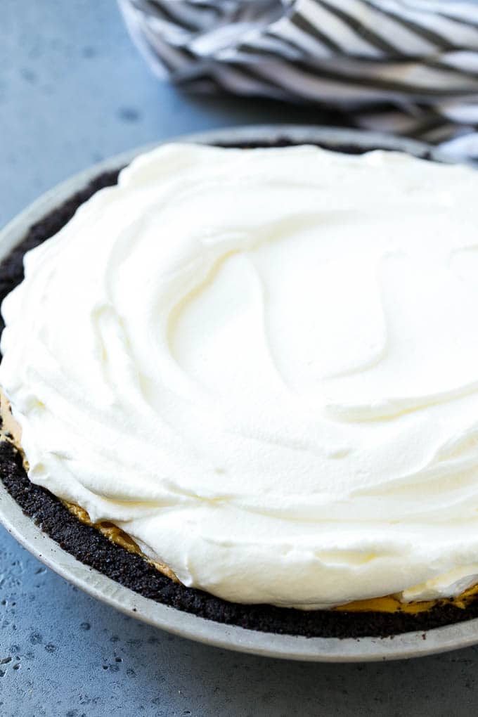 Chocolate Peanut Butter Pie Recipe | Peanut Butter Cup Pie | Peanut Butter Pie | No Bake Pie #chocolate #peanutbutter #pie #nobake #dessert #sadud Whipped cream topping on top of a nut butter tart.