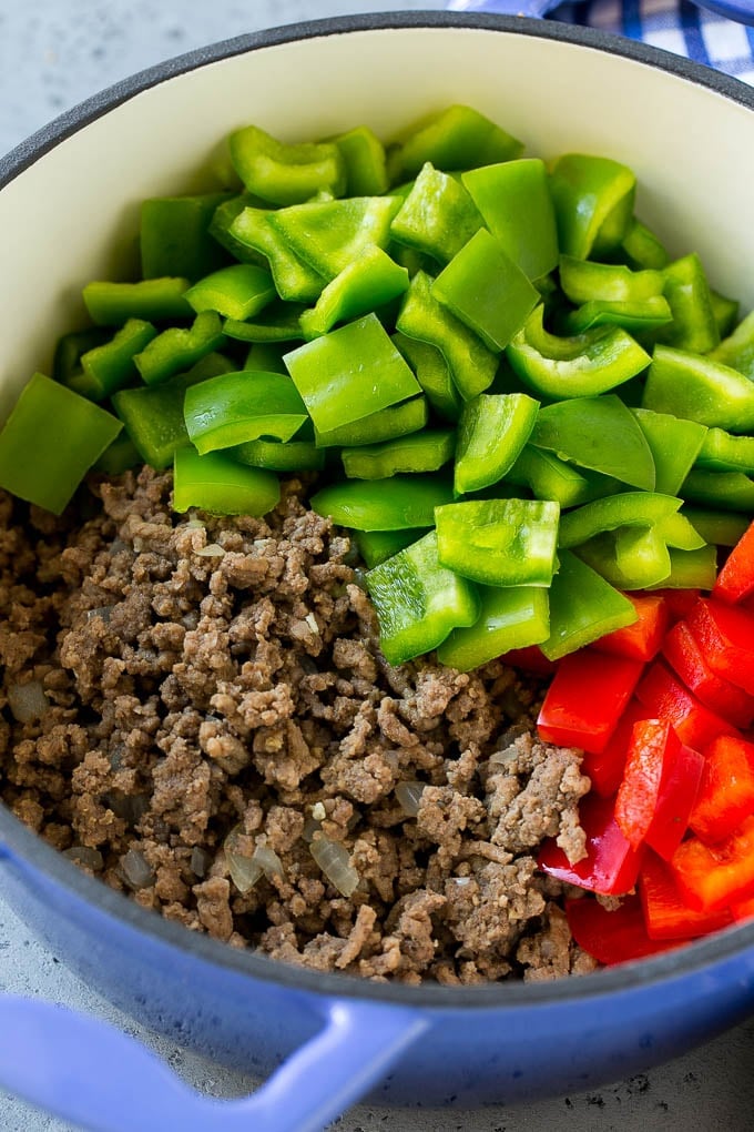 Stuffed Pepper Soup Recipe | Beef and Rice Soup | Stuffed Peppers #peppers #soup #beef #rice #dinner #sadud Cooked ground beef and bell peppers in a soup pot.