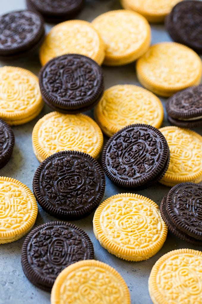 Chocolate Covered Oreos Recipe | Oreo Cookies | Chocolate Dipped Oreos #oreo #cookies #chocolate #sprinkles #dessert #sadud Chocolate and vanilla cookies.