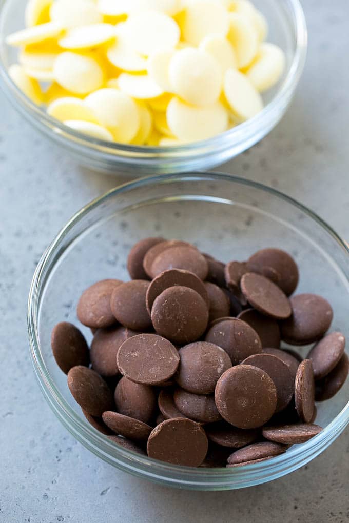 Chocolate Covered Oreos Recipe | Oreo Cookies | Chocolate Dipped Oreos #oreo #cookies #chocolate #sprinkles #dessert #sadud Dark chocolate candy melts and white chocolate candy melts in bowls.