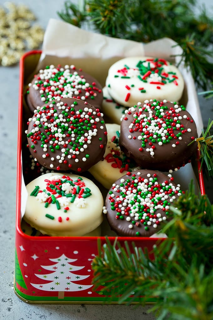 Chocolate Covered Oreos Recipe | Oreo Cookies | Chocolate Dipped Oreos #oreo #cookies #chocolate #sprinkles #dessert #sadud Christmas chocolate covered Oreos in a gift tin.