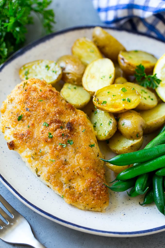 Italian Chicken Recipe | Sheet Pan Chicken | Baked Chicken #chicken #potatoes #dinner #sadud A plate of Italian chicken, roasted potatoes and green beans.