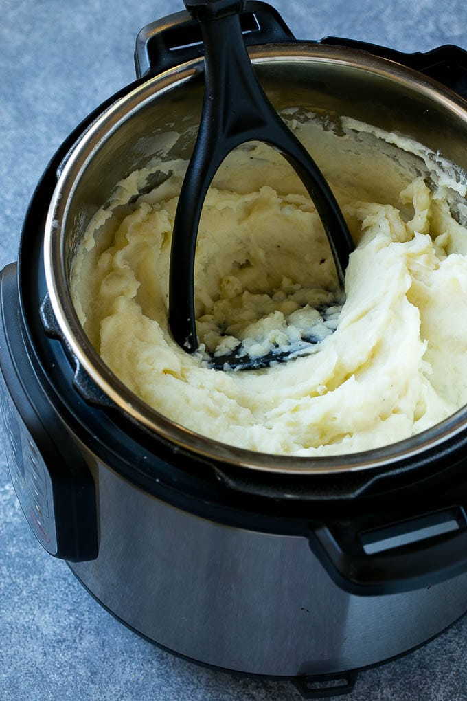 Instant Pot Mashed Potatoes Recipe | Pressure Cooker Mashed Potatoes | Easy Mashed Potatoes #potatoes #sidedish #instantpot #thanksgiving #dinner #sadud Mashed potatoes in an Instant Pot.