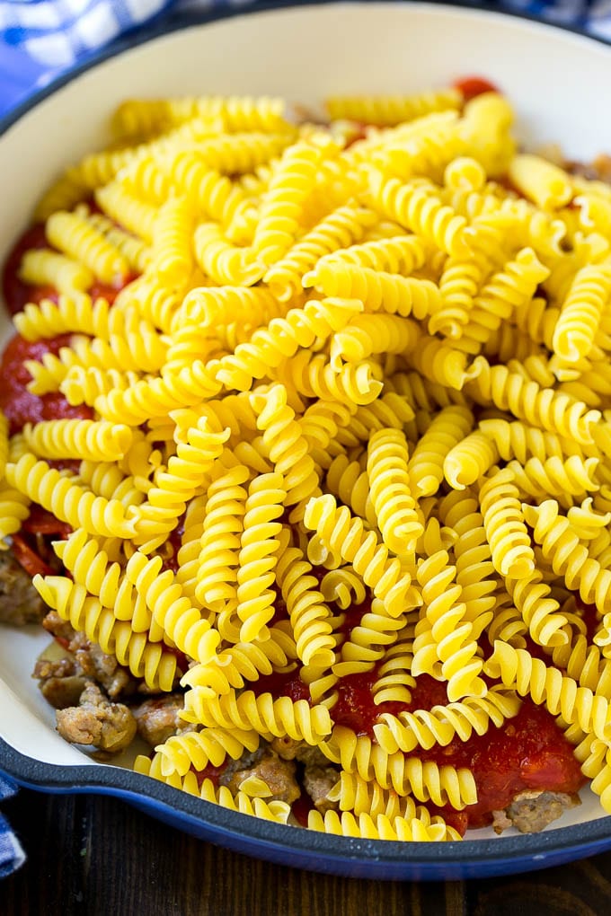 Pizza Pasta Recipe | Pepperoni Pasta | Sausage Pasta #italian #pepperoni #sausage #pizza #pasta #dinner #sadud #onepot Pepperoni, sausage, tomato sauce and uncooked pasta in a skillet.