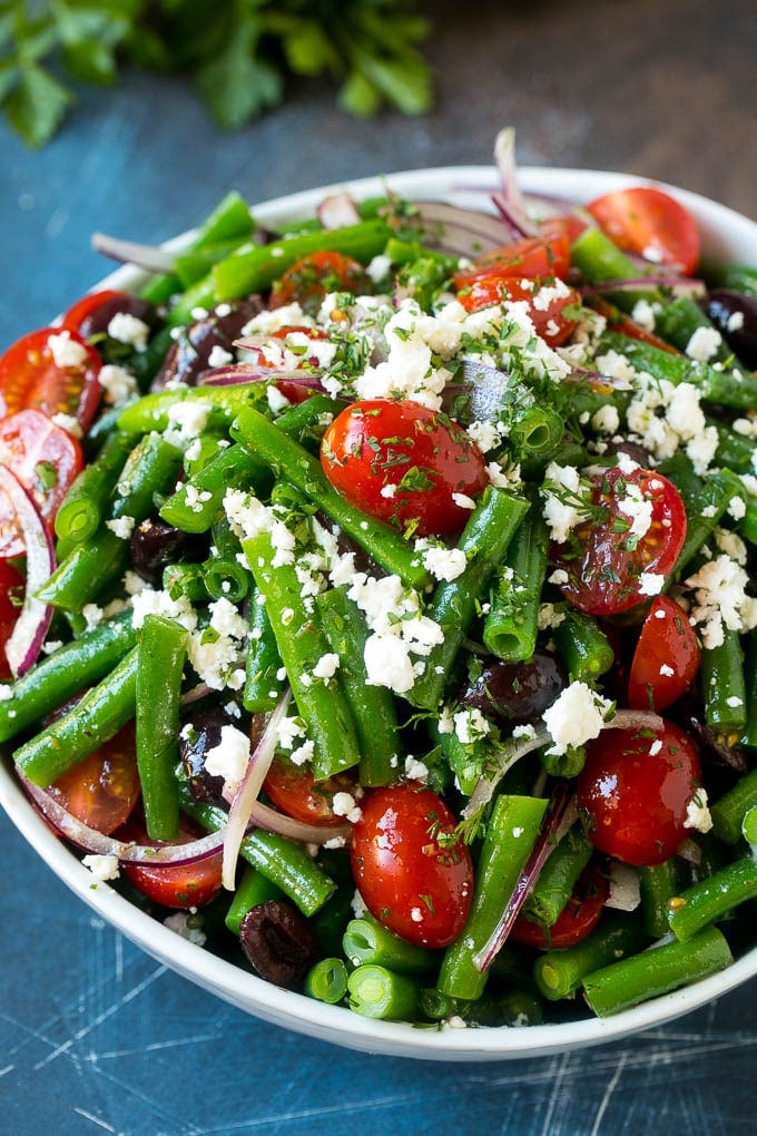 Green Bean Salad Recipe | String Bean Salad | Chopped Salad #greenbeans #tomatoes #olives #salad #cleaneating #lowcarb #glutenfree #sadud A bowl of green bean salad made with feta cheese, tomatoes, red onion and kalamata olives.