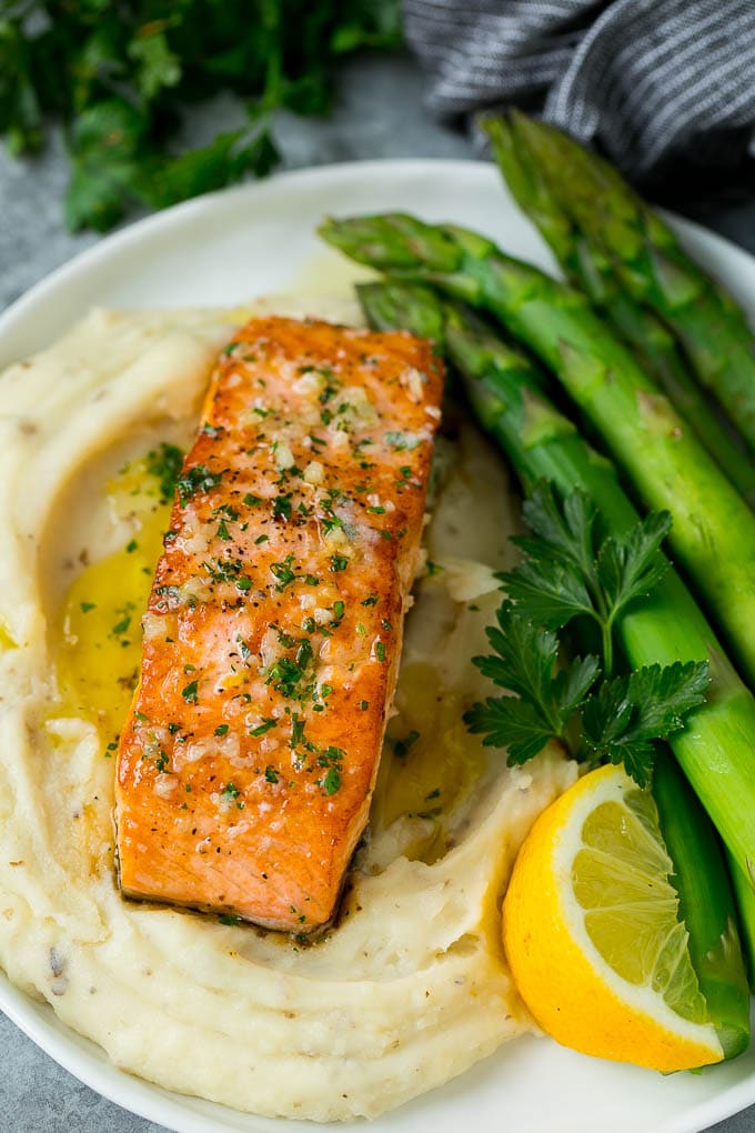 Pan Seared Salmon Recipe | Garlic Butter Salmon | Seared Salmon #salmon #garlic #butter #keto #lowcarb #dinner #sadud A pan seared salmon fillet served with mashed potatoes and asparagus.