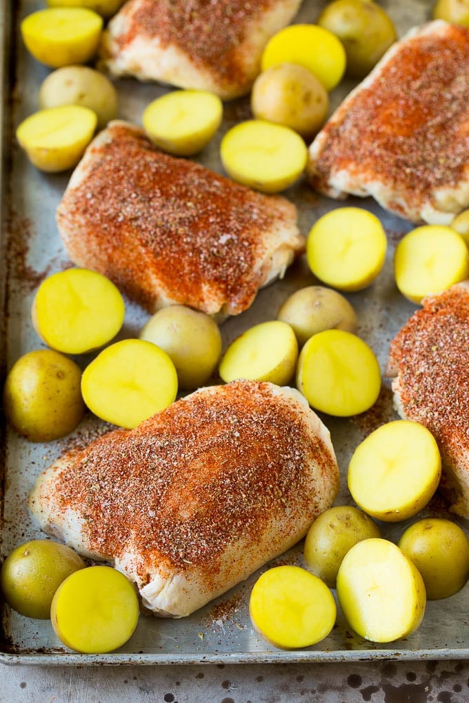 Spanish Chicken Recipe | Sheet Pan Meal | Chicken and Potatoes #spanishfood #chicken #sausage #potatoes #dinner #sadud Thighs coated in spices with small Yukon golds.