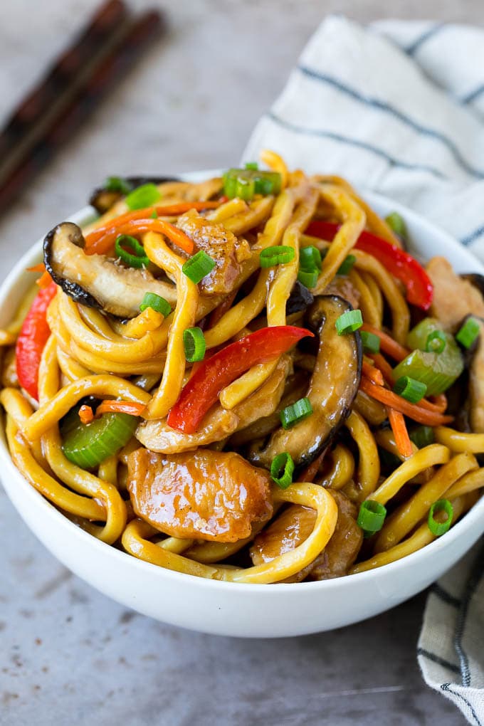 Stir Fry Noodles Recipe | Noodle Stir Fry #chicken #noodles #stirfry #mushrooms #dinner #sadud A bowl of stir fry noodles with chicken and vegetables.