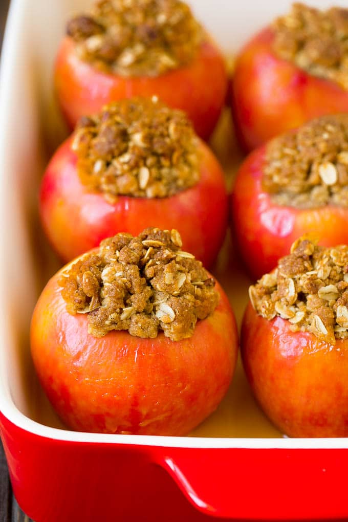 Baked Apples | Stuffed Apples #apples #fall #dessert #sweettooth #sadud Baked apples filled with oatmeal, brown sugar and walnuts.