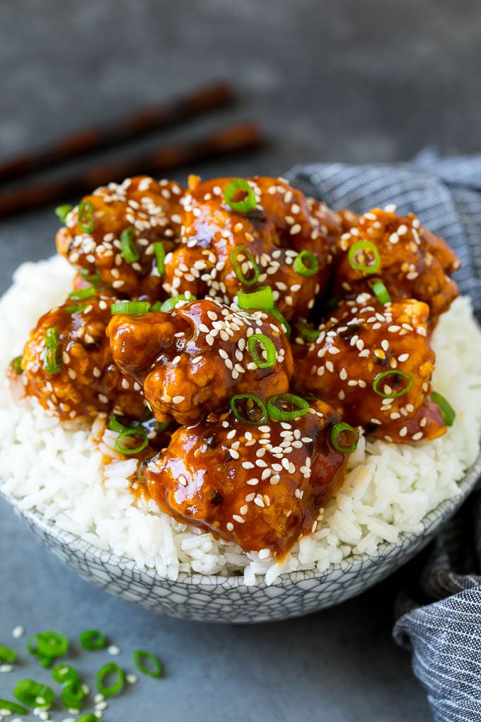 General Tso's Chicken Recipe #chicken #asianfood #dinner #sadud #copycatrecipe General Tso's chicken served over steamed rice.