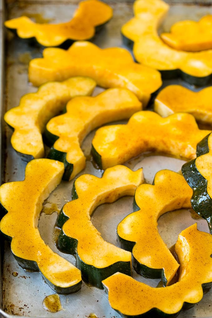 Roasted Acorn Squash | Acorn Squash Recipe #squash #winter #sidedish #dinner #sadud Acorn squash coated in a mixture of sugar, olive oil and seasonings.