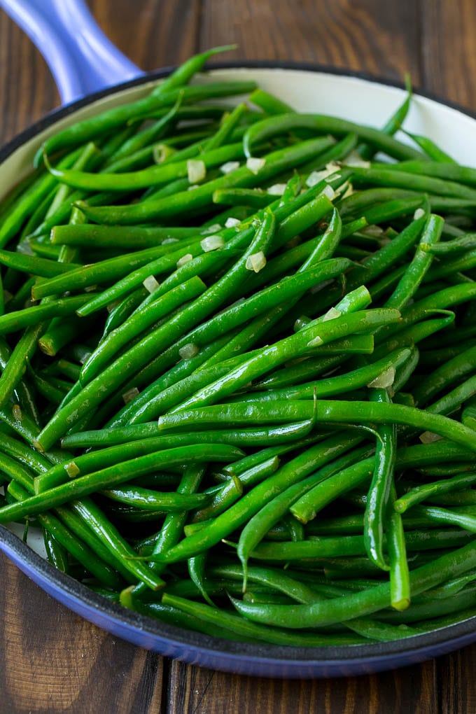 Green Beans with Bacon Recipe | Bacon Green Beans #bacon #greenbeans #sidedish #thanksgiving #veggies #dinner #sadud Cooked green beans tossed with diced onion.