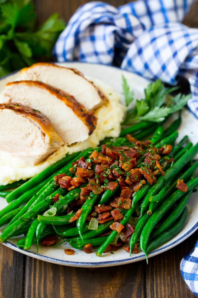 Green Beans with Bacon Recipe | Bacon Green Beans #bacon #greenbeans #sidedish #thanksgiving #veggies #dinner #sadud Green beans with bacon served alongside turkey and mashed potatoes.