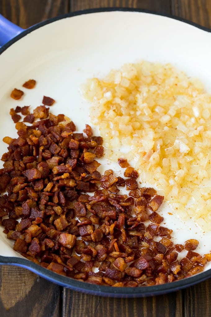 Green Beans with Bacon Recipe | Bacon Green Beans #bacon #greenbeans #sidedish #thanksgiving #veggies #dinner #sadud Cooked bacon and sauteed onions in a skillet.