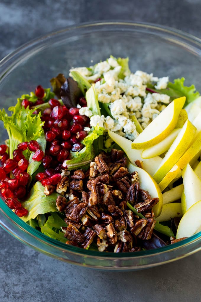 Pear Salad Recipe #salad #pears #fall #winter #dinner #sadud Lettuce with sliced pears, blue cheese and pecans on top.