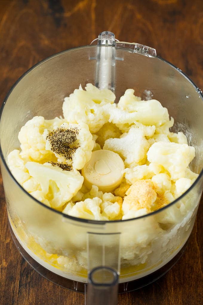 These cauliflower mashed potatoes are mixed with butter, cream and seasonings to make a super delicious side dish that's low in carbohydrates. Cooked cauliflower, cream, butter and seasonings in a food processor.