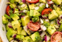 Chunky Avocado and Tomato Guacamole Salad