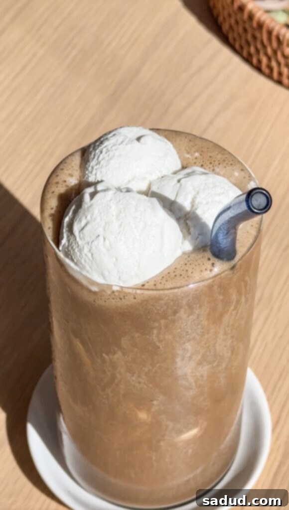 Frosted Banana Buzz 2 Blended banana coffee with ice and a creamy texture