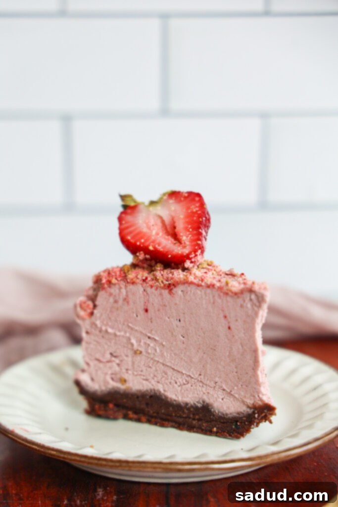 Vegan Strawberry Cheesecake (no-bake)