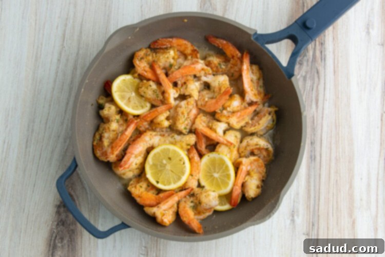 Shrimp francese in skillet.