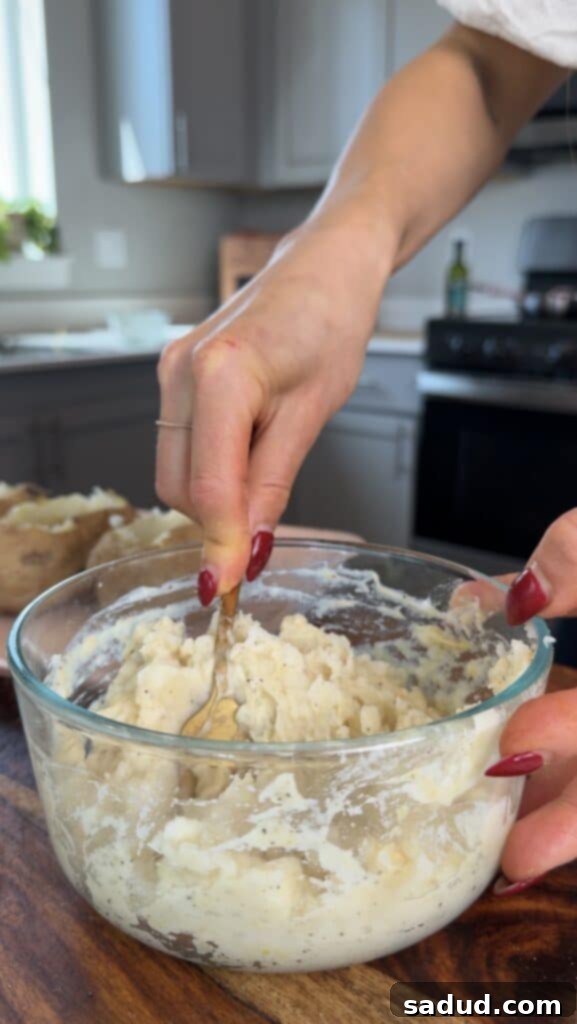Step-by-step image showing the mashed potato filling process.